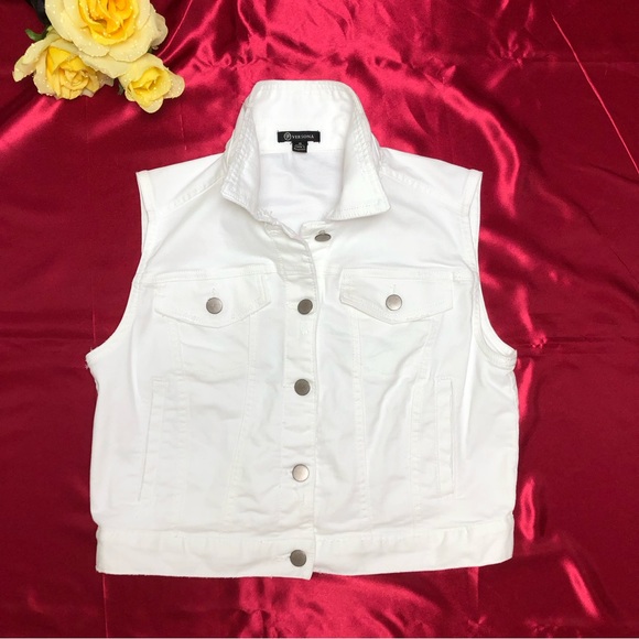 Versona White Denim Vest - Picture 2 of 9